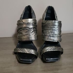 Black & Gold Jessica Simpson Platform Heels 7